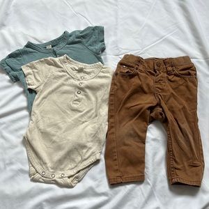 Nui Onsie Lot 6-12 months